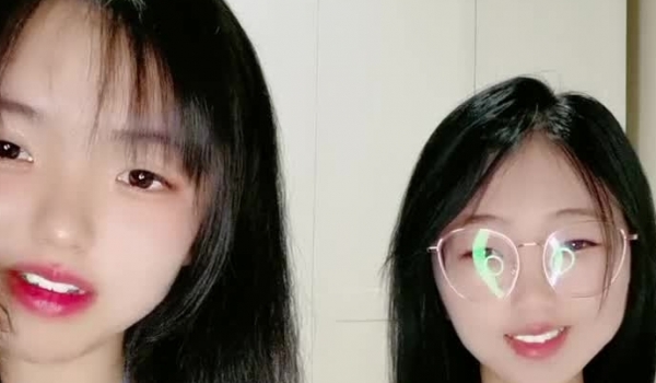 童颜巨乳小嫩逼，风骚好姐妹一起大秀直播诱惑，淫声