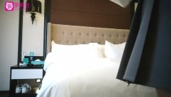 高端外围女探花伟哥重庆某酒店高价约炮 ️成都大学爆乳气质短发学妹服务体贴打桩机式插她