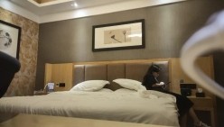 【锤子丶探花】大圈高端外围小姐姐，外表甜美操起来很骚，主动骑乘爆插小骚穴