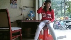 啊三探花酒店叫的外卖，骚人妻兼职进门好直接，脱了衣服等草给大哥口硬大鸡巴，各种姿势暴力抽插直接干射