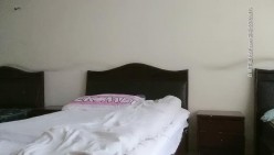 啊三探花酒店叫的外卖，骚人妻兼职进门好直接，脱了衣服等草给大哥口硬大鸡巴，各种姿势暴力抽插直接干射