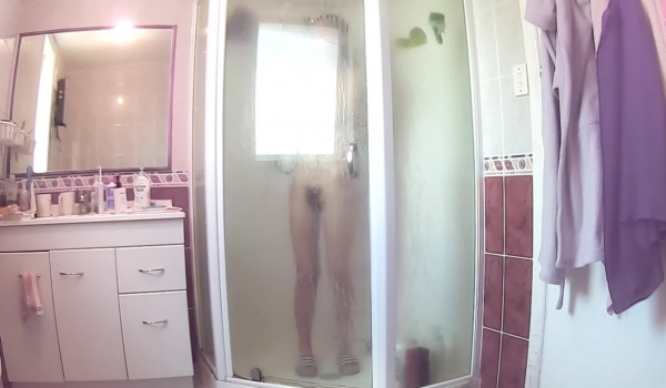 借单身女同事钥匙上的小刀拆快递趁机配了一把她宿舍