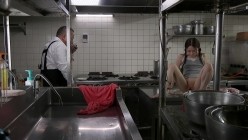 SDMF-040 有名料理人のパパは私のカラダを舐めながらお店の新メニューを作っています。 美好柚伽