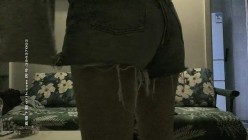 【千人斩星选】约操牛仔短裙妹子，颜值身材都不错，脱光玩会儿一直要求去床上，怒赶走