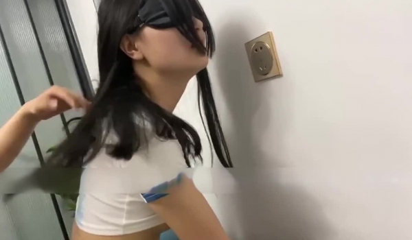 清纯小母狗调教19岁制服母狗学妹，同学老师眼中的