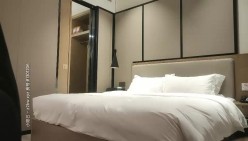 壹屌探花约了个高颜值白色外套妹子啪啪，上位骑乘调情舔逼口交后入大力猛操