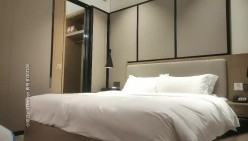 壹屌探花约了个高颜值白色外套妹子啪啪，上位骑乘调情舔逼口交后入大力猛操