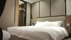 壹屌探花约了个高颜值白色外套妹子啪啪，上位骑乘调情舔逼口交后入大力猛操