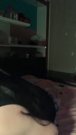 专发18，9岁的学生妹，【你的宇吖】，新人首场，男友软了，小妹妹只好自己玩