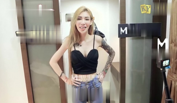 突袭女优家EP7节目篇搔痒难耐的跳蛋泡芙