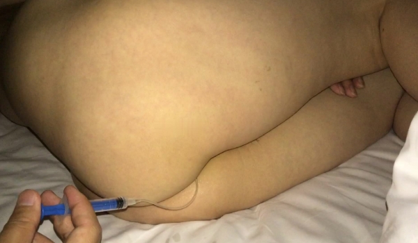 《百度云泄密》单位聚会美女同事被灌醉带回酒店各种