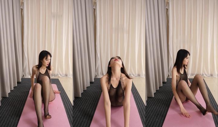 《大神付费购买分享》黑GIRL舞姿风骚脸白虎苗条