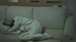 老公加班没有回家白白嫩嫩的妹子只好用跳蛋来解决了