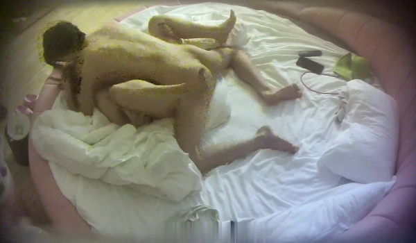 酒店偷拍 安防精品 清纯妹妹被男友各种操把学妹操