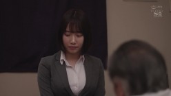 SSIS-728 出張先で軽蔑している中年セクハラ上司とまさかの相部屋に…朝まで続く絶倫性交に不覚にも絶頂を繰り返すGカップ童顔新入社員 安達夕莉