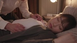 SSIS-728 出張先で軽蔑している中年セクハラ上司とまさかの相部屋に…朝まで続く絶倫性交に不覚にも絶頂を繰り返すGカップ童顔新入社員 安達夕莉