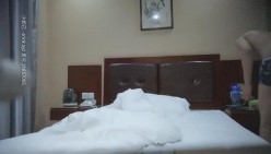 【深夜神探狄小杰】光头男约操小少妇，骚穴阴毛浓密插入爽爆，抚慰深夜寂寞空虚满足性欲