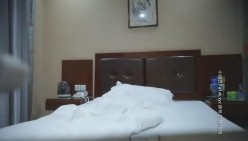 【深夜神探狄小杰】光头男约操小少妇，骚穴阴毛浓密插入爽爆，抚慰深夜寂寞空虚满足性欲