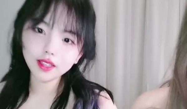 诱人大奶子姐妹花这次全部露脸大秀直播，嫩逼大肥臀