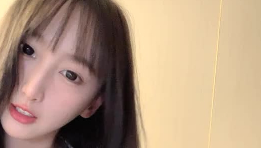 【泡泡咕】九分超高颜值19岁美少女，偶像明星级别