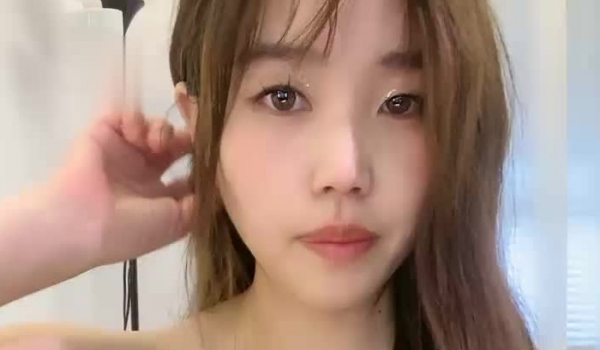 风骚的学姐下海直播赚外快，全程露脸奶子上还有纹身