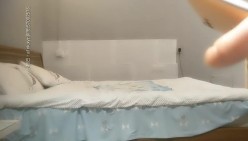 约炮开店卖服装的小老板娘有时间做做兼职长得还可以挺有气质的搞一炮休息下又干了一炮