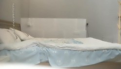 约炮开店卖服装的小老板娘有时间做做兼职长得还可以挺有气质的搞一炮休息下又干了一炮