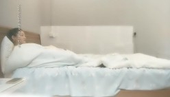 约炮开店卖服装的小老板娘有时间做做兼职长得还可以挺有气质的搞一炮休息下又干了一炮