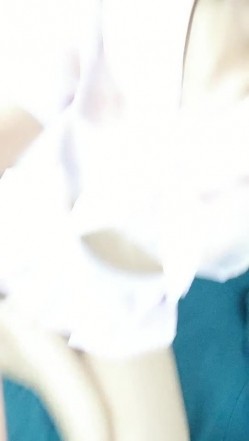 放假在家的学妹自己直播挣外快，网购情趣内衣和跳蛋勾搭狼友，性感情趣装肉捏坚挺的奶子，跳蛋塞逼里自慰