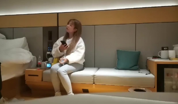 探花文轩哥深夜星级酒店开房现场直播高价约了个长相