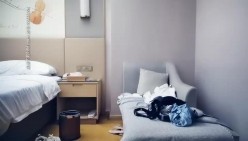 平头男湖南旅游酒店3000元约操颜值身材很好的年轻妹子啪啪,胸前还有性感纹身,激烈抽插,销魂淫叫.国语!