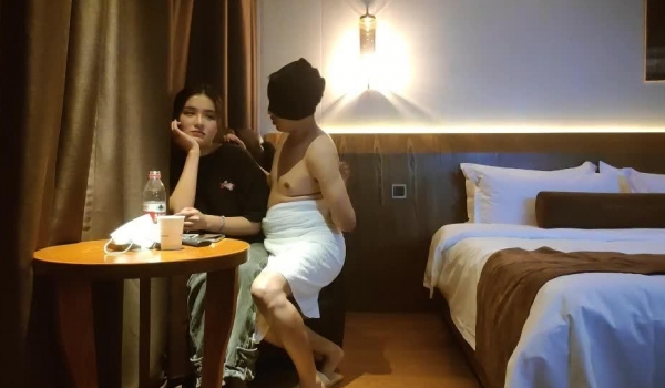 《乔先生寻花高端茶》几千块约的气质良家少妇被房间