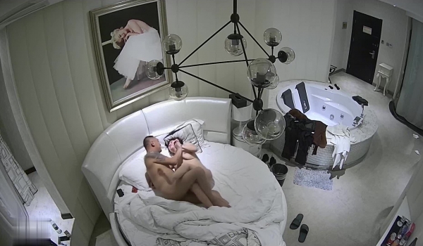 奸夫淫妇操逼期间骂起来了 我操你妈 我也操你妈对