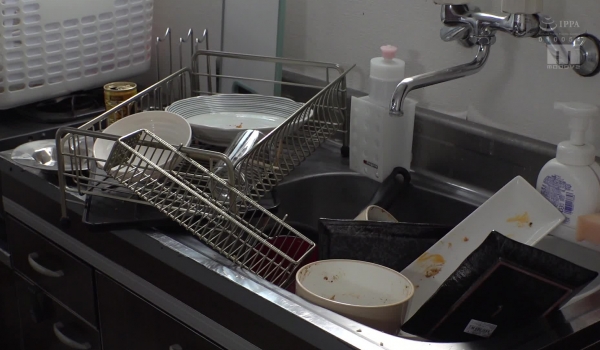 MIDV-270 ゴミ屋敷に住むオヤジに苦情を言