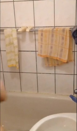 性幻想好久终于实现了浴室安装全景摄像头偸拍性感嫂子哼着小曲洗澡嫂嫂的阴毛好重哦