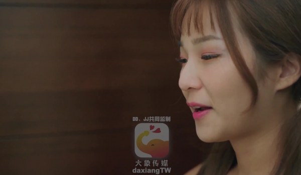 AV-079 息子の交尾を覗いて濡れる母親 寺崎