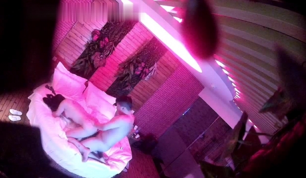 【最新酒店偷拍流出 ️极速流出】花草房未流出 ️