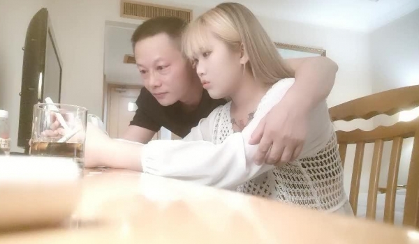 【老牛探花】职校20岁小妹妹发育不错D罩杯，粉胸