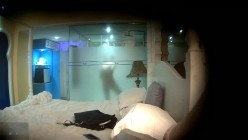 趁周末休息大学生四眼小青年宾馆约会同校苗条女友洗完迫不及待的热吻进入连着搞了2炮激情四射