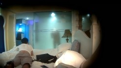 趁周末休息大学生四眼小青年宾馆约会同校苗条女友洗完迫不及待的热吻进入连着搞了2炮激情四射