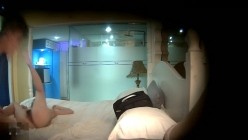 趁周末休息大学生四眼小青年宾馆约会同校苗条女友洗完迫不及待的热吻进入连着搞了2炮激情四射