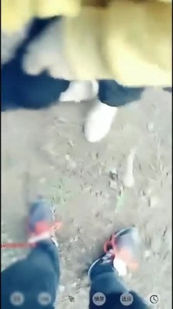 挺漂亮的清纯女主播和小车司机湖边准备野战户外啪啪直播特殊原因没有成事