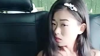 长得像某AV女星的大波妹和男票友野外小树林车震这