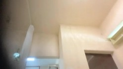 【瘦猴先生探花】，深夜又拿下个骚货人妻，刚下夜班来赴约，胸大逼粉，沙发插入满足淫穴