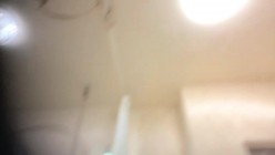 【瘦猴先生探花】，深夜又拿下个骚货人妻，刚下夜班来赴约，胸大逼粉，沙发插入满足淫穴