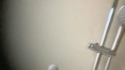 【瘦猴先生探花】，深夜又拿下个骚货人妻，刚下夜班来赴约，胸大逼粉，沙发插入满足淫穴