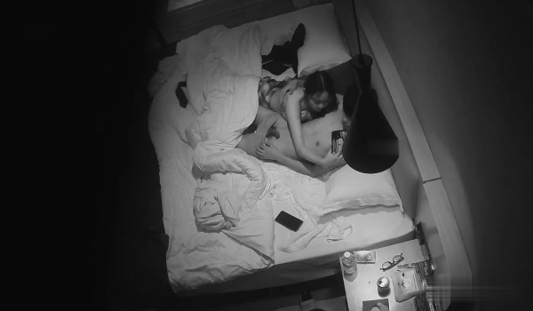 酒店偷拍 极品 清纯学生大奶JK黑丝诱惑，跟男友