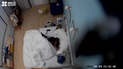 背情侣书包的学生男女干柴烈火式性爱 情趣黑丝一进门就直接扑倒开操各种缠绵