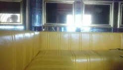 冤种探花 KTV包间来回换了四五个小姐 沙发上干最后叫来的