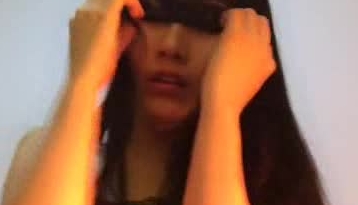 长相清纯却极其骚的美女主播情趣肚兜黑丝豹纹内裤扣